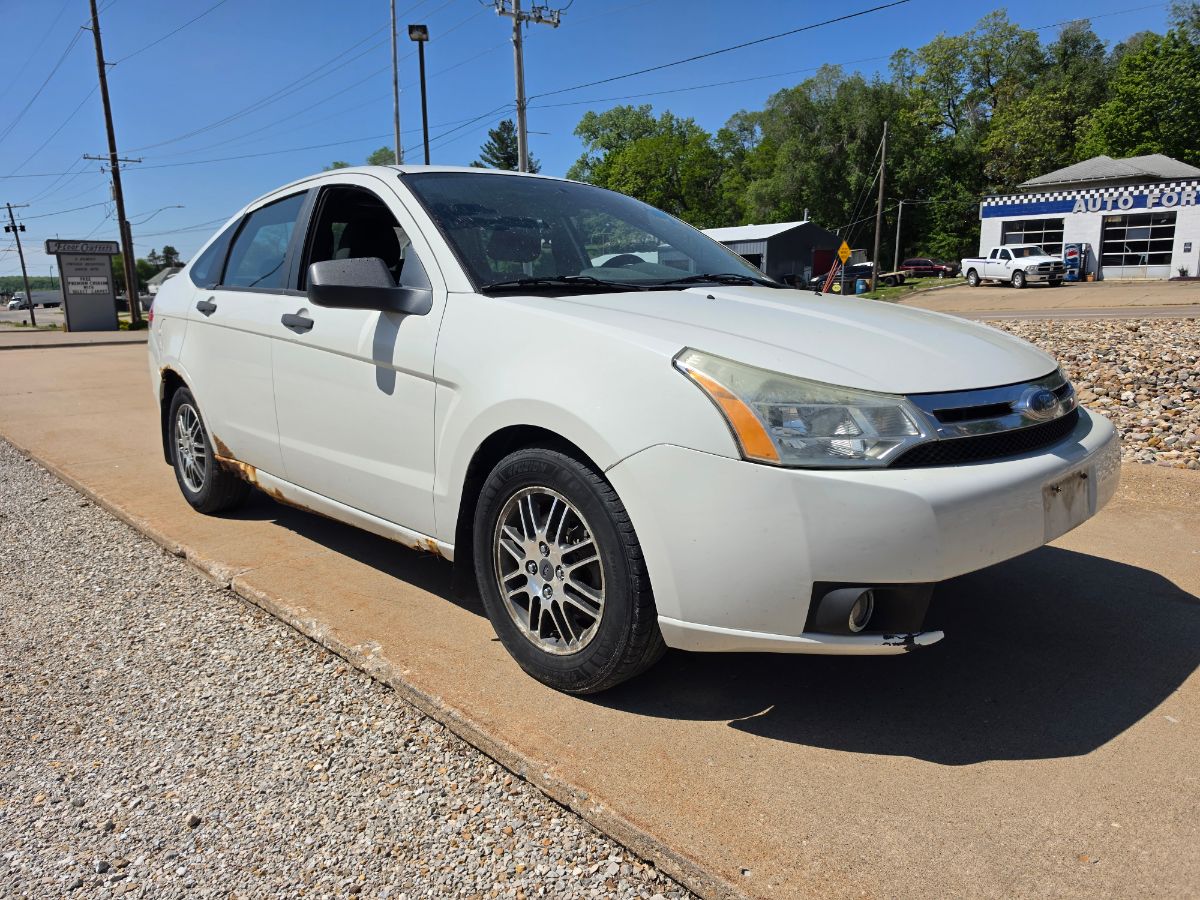 2010 Ford Focus SE's photo
