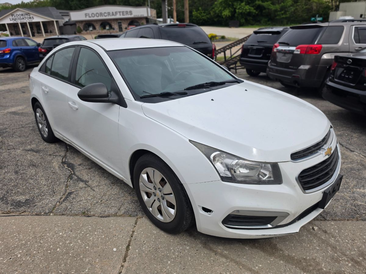 2015 Chevrolet Cruze LS Auto's photo